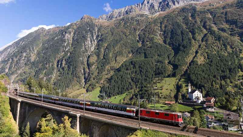 Tgresa med Gotthard Panorama Express