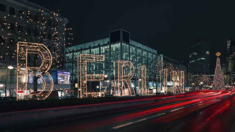 Berlin med julmarknad och show